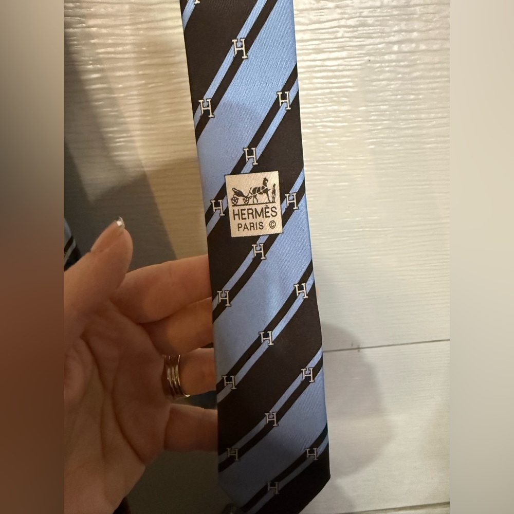 HERMES PARIS BLUE STRIPED SILK TIE - Picture 4 of 4